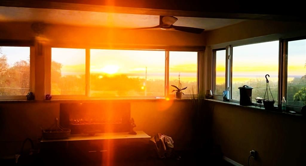 En Venta: $449,000 (3 camas, 3 baños, 2258 Pies cuadrados)