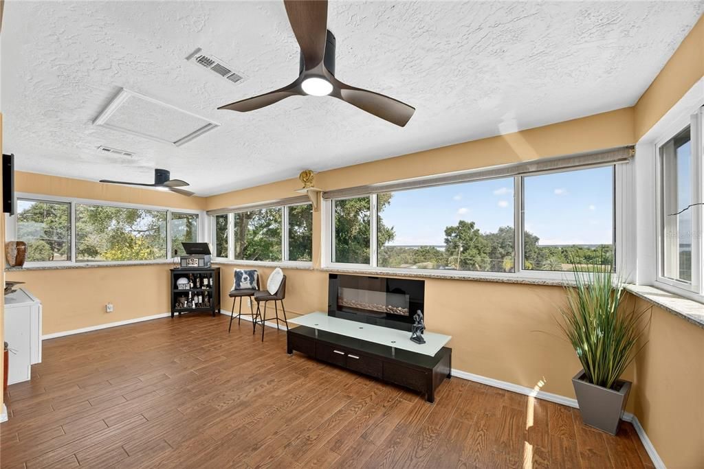 En Venta: $449,000 (3 camas, 3 baños, 2258 Pies cuadrados)