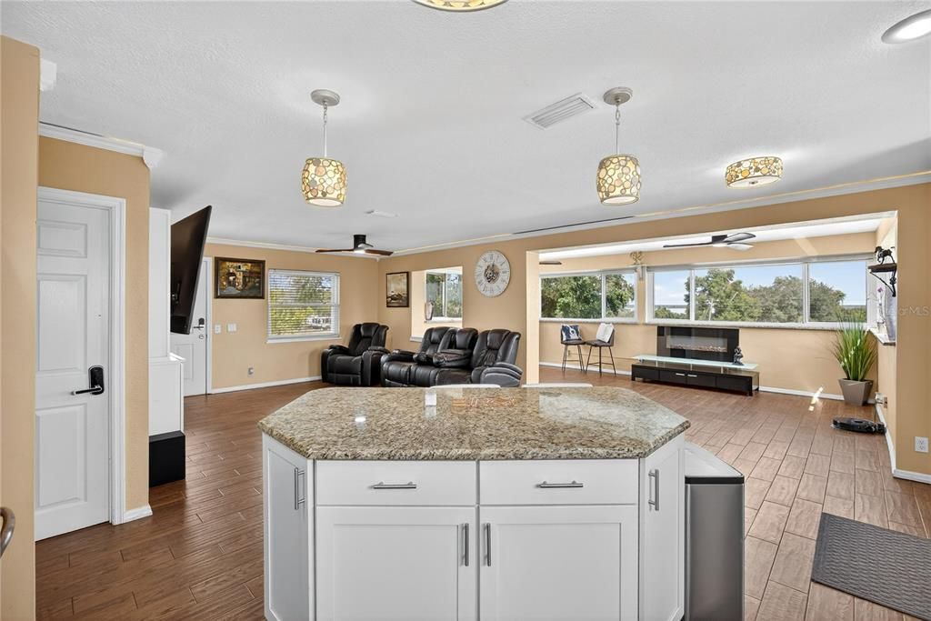 En Venta: $449,000 (3 camas, 3 baños, 2258 Pies cuadrados)