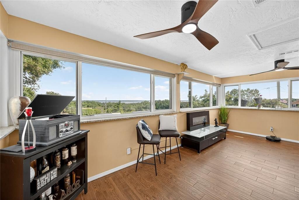 En Venta: $449,000 (3 camas, 3 baños, 2258 Pies cuadrados)