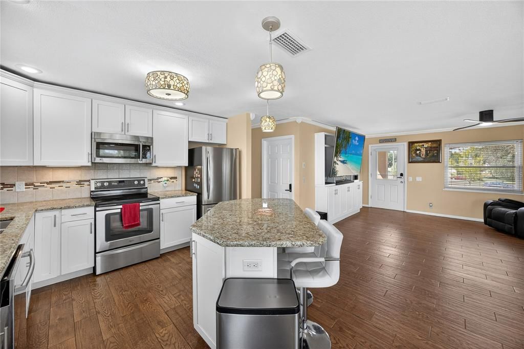 En Venta: $449,000 (3 camas, 3 baños, 2258 Pies cuadrados)