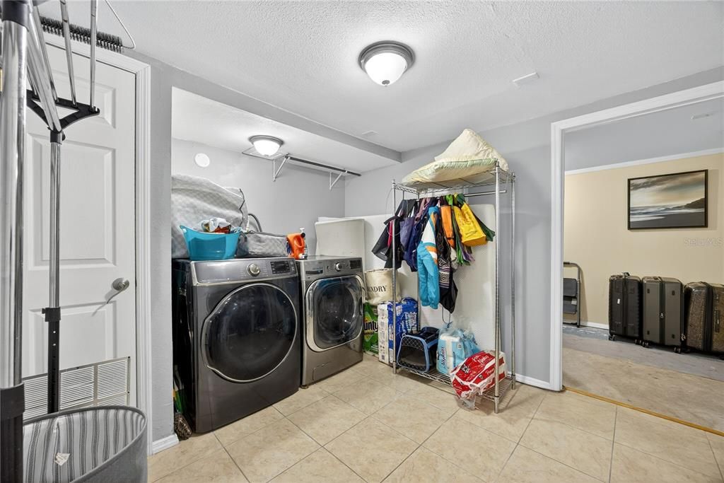 En Venta: $449,000 (3 camas, 3 baños, 2258 Pies cuadrados)