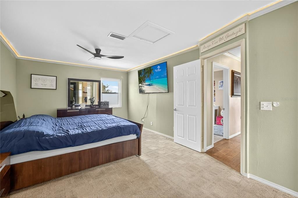 En Venta: $449,000 (3 camas, 3 baños, 2258 Pies cuadrados)