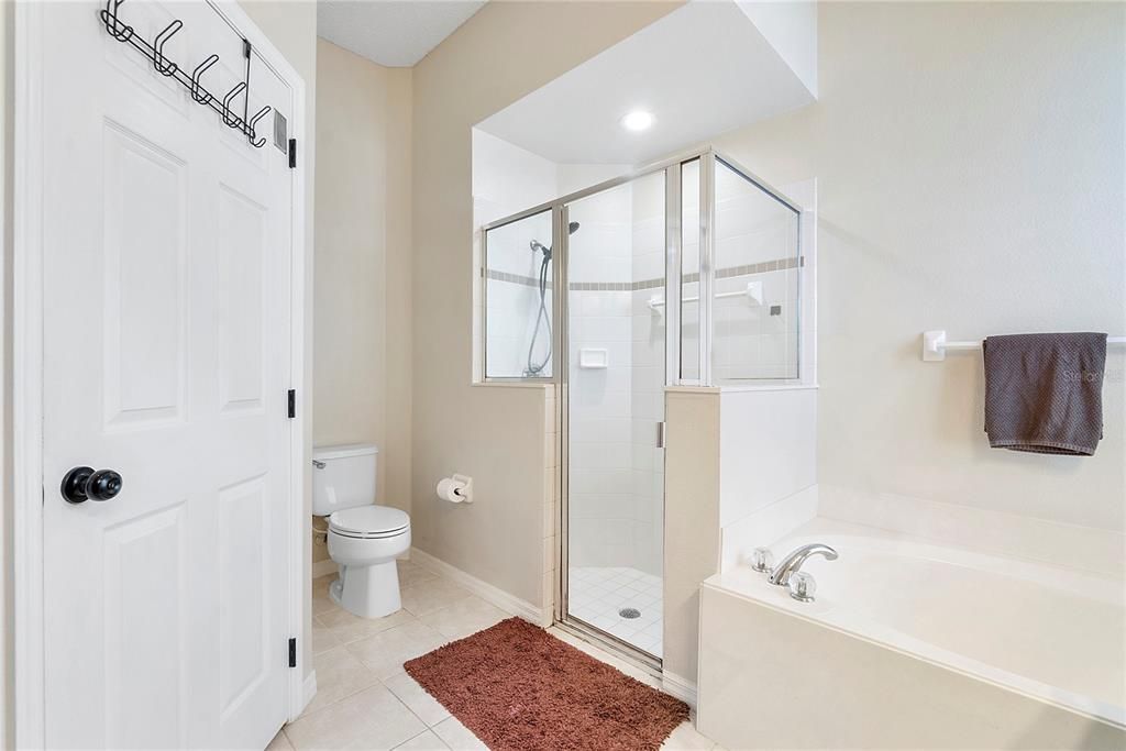 Под контрактом: $459,900 (4 спален, 2 ванн, 1970 Квадратных фут)