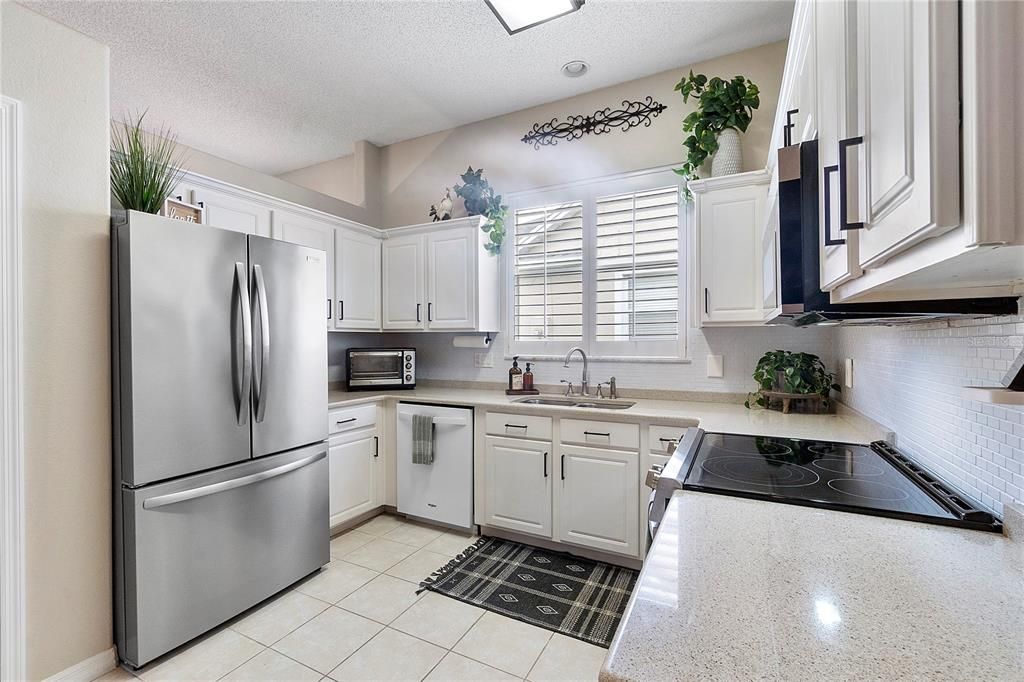 Под контрактом: $459,900 (4 спален, 2 ванн, 1970 Квадратных фут)