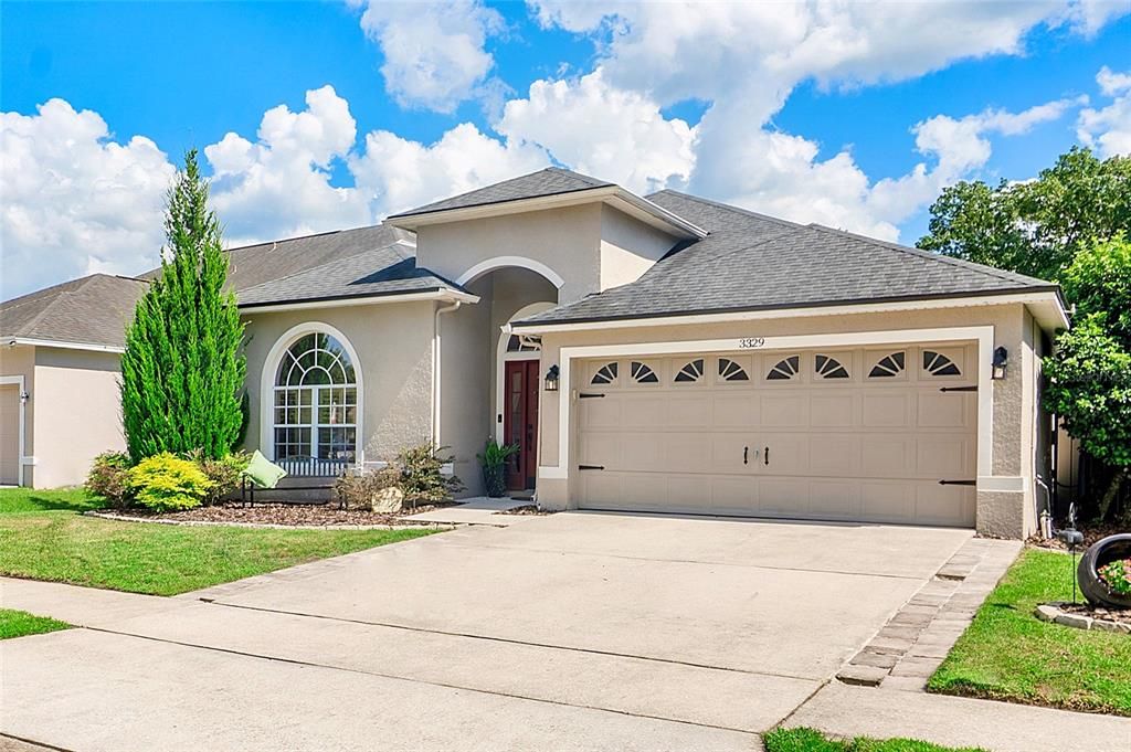 Под контрактом: $459,900 (4 спален, 2 ванн, 1970 Квадратных фут)