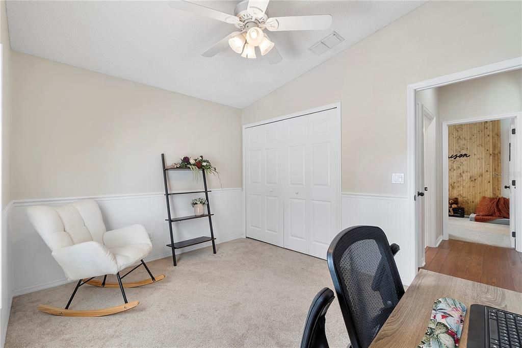 Под контрактом: $459,900 (4 спален, 2 ванн, 1970 Квадратных фут)