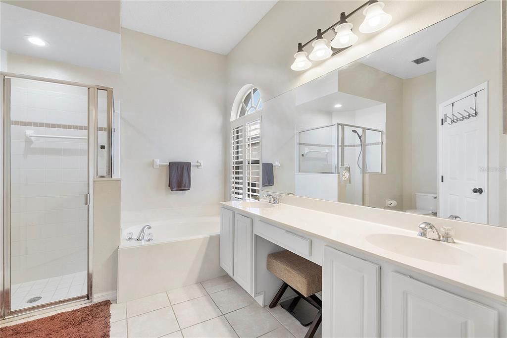 Под контрактом: $459,900 (4 спален, 2 ванн, 1970 Квадратных фут)