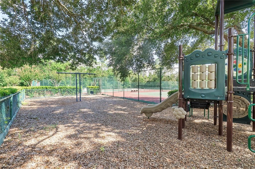 Под контрактом: $459,900 (4 спален, 2 ванн, 1970 Квадратных фут)