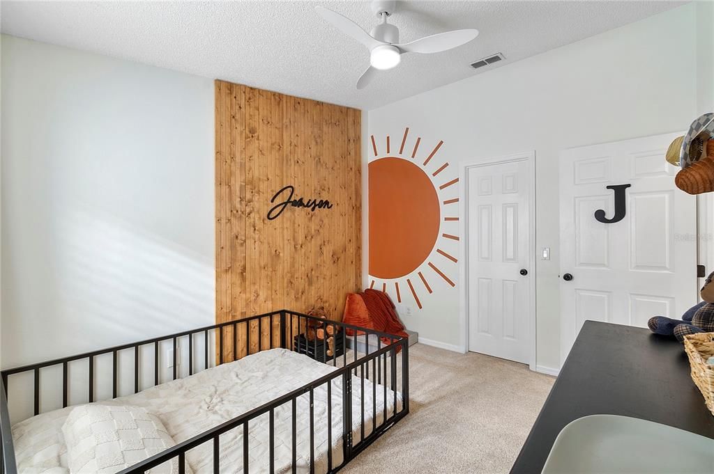 Под контрактом: $459,900 (4 спален, 2 ванн, 1970 Квадратных фут)