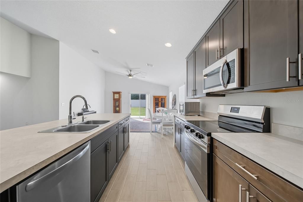 待售: $344,900 (4 贝兹, 2 浴室, 1940 平方英尺)