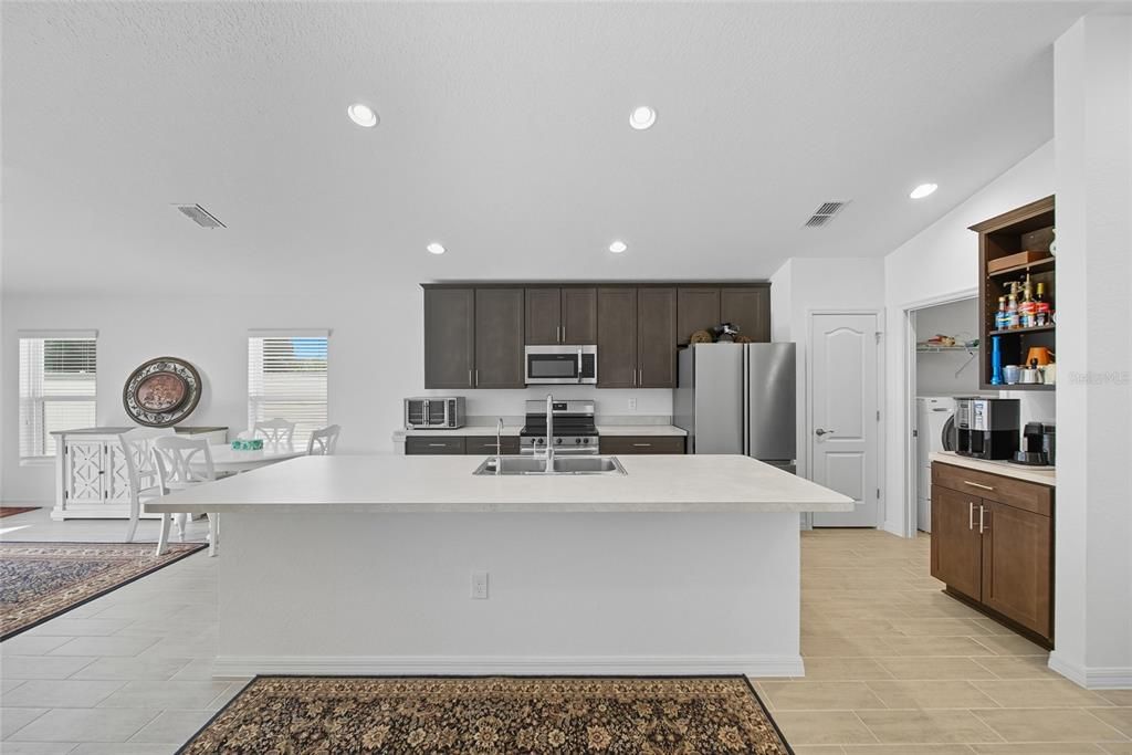 待售: $344,900 (4 贝兹, 2 浴室, 1940 平方英尺)