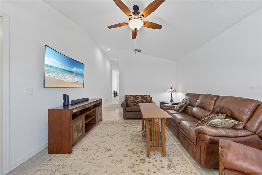 待售: $344,900 (4 贝兹, 2 浴室, 1940 平方英尺)