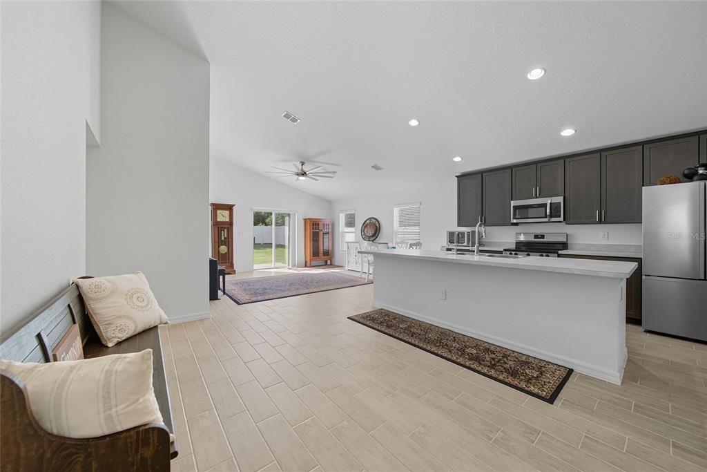 待售: $344,900 (4 贝兹, 2 浴室, 1940 平方英尺)