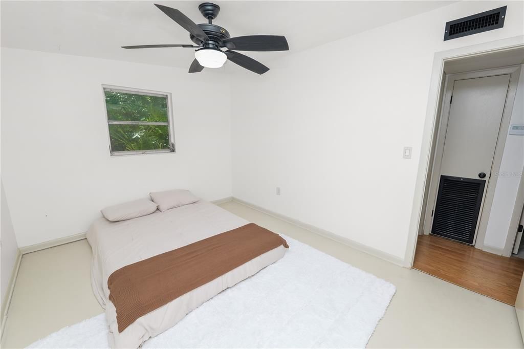 For Sale: $260,000 (3 beds, 2 baths, 1135 Square Feet)