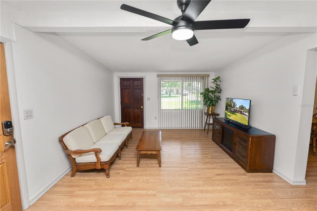 For Sale: $260,000 (3 beds, 2 baths, 1135 Square Feet)