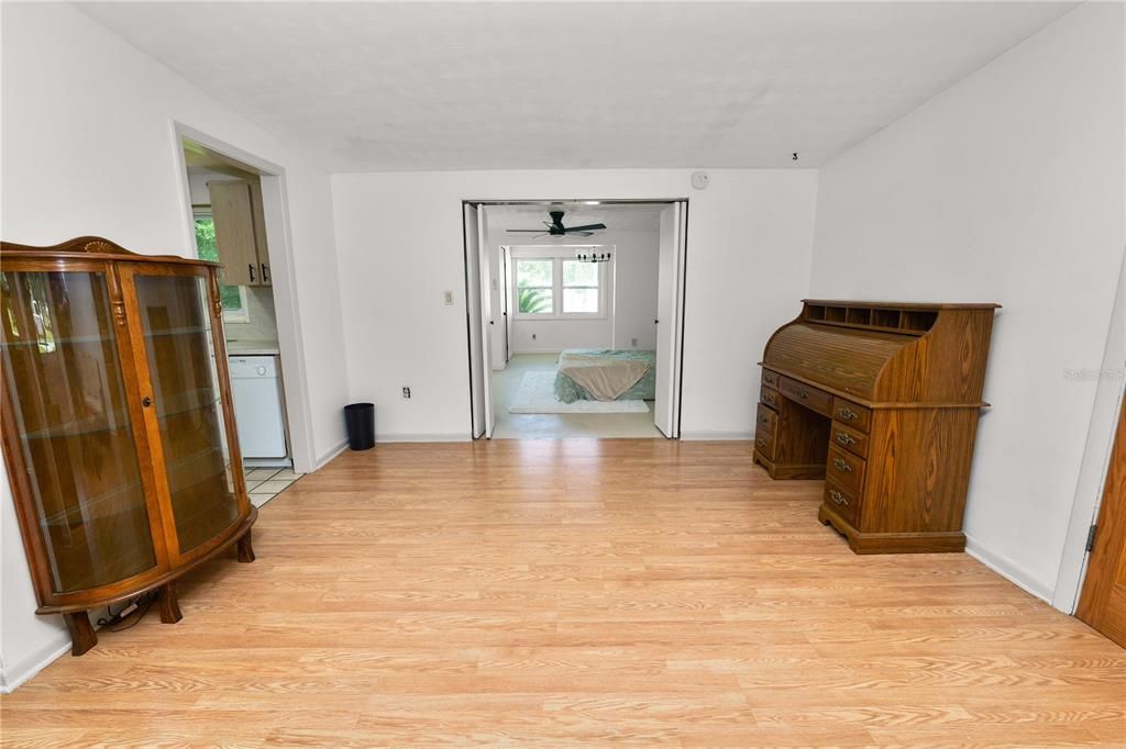 For Sale: $260,000 (3 beds, 2 baths, 1135 Square Feet)