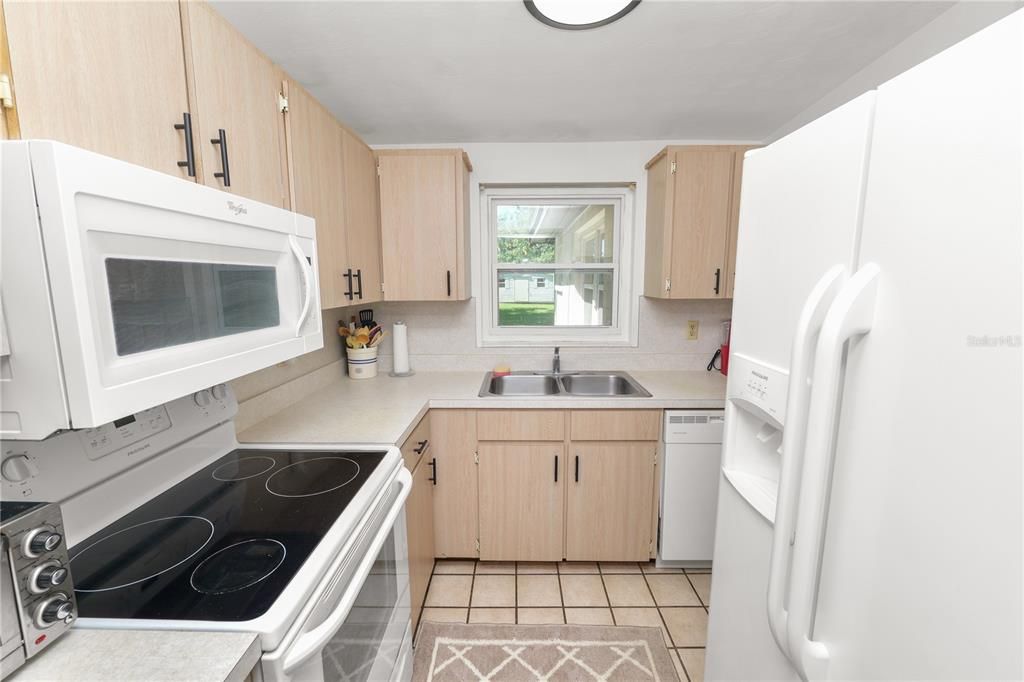 For Sale: $260,000 (3 beds, 2 baths, 1135 Square Feet)