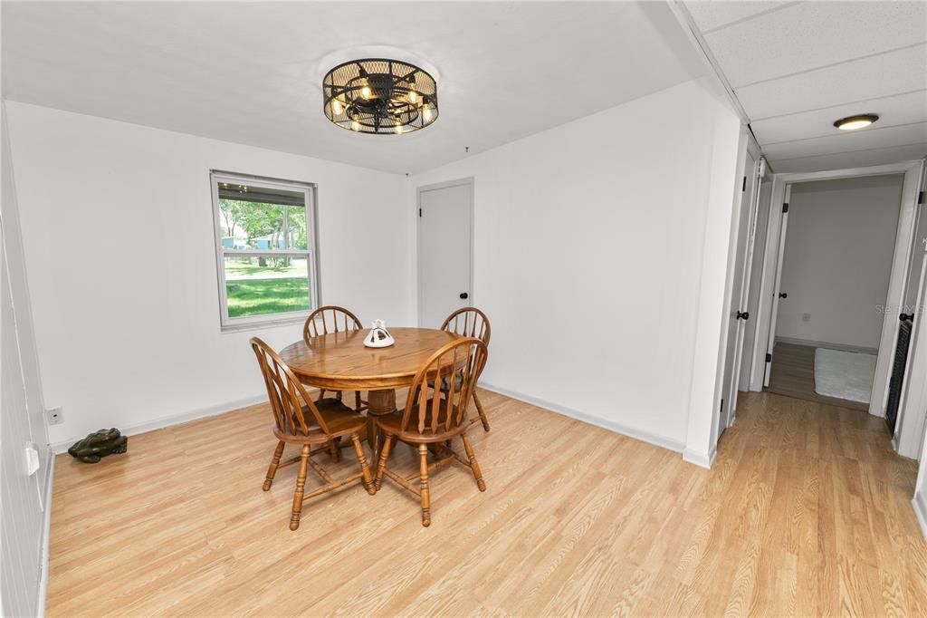 For Sale: $260,000 (3 beds, 2 baths, 1135 Square Feet)