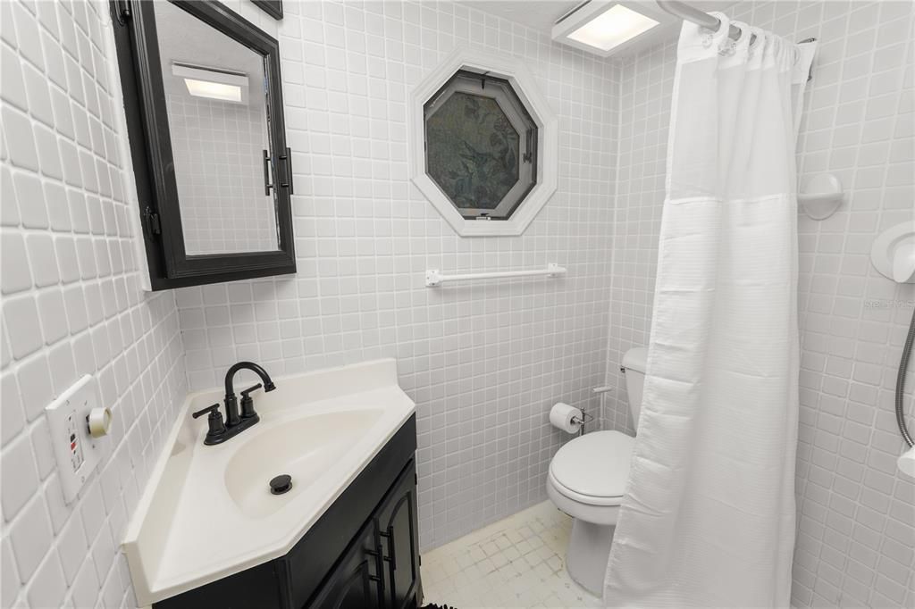 For Sale: $260,000 (3 beds, 2 baths, 1135 Square Feet)