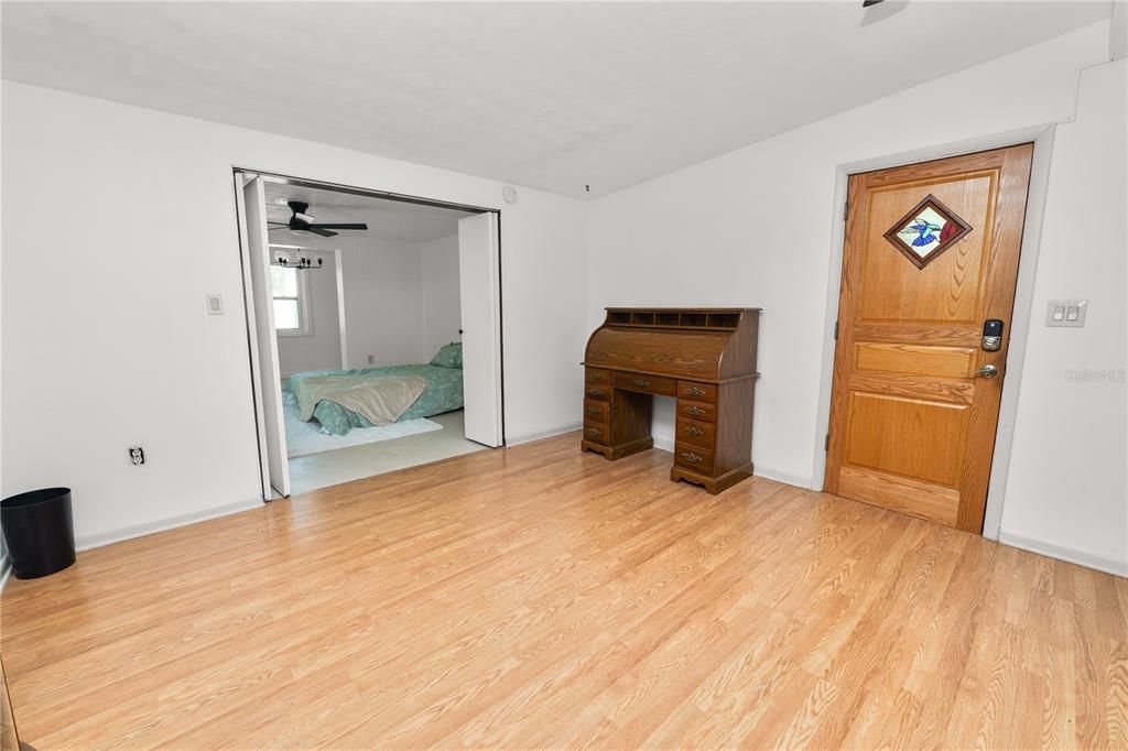 For Sale: $260,000 (3 beds, 2 baths, 1135 Square Feet)