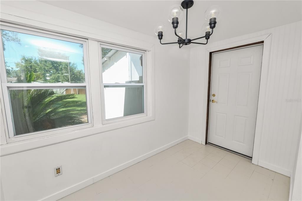 For Sale: $260,000 (3 beds, 2 baths, 1135 Square Feet)