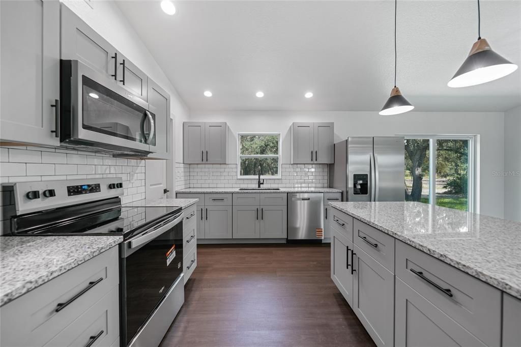 合同活跃: $315,000 (3 贝兹, 2 浴室, 1388 平方英尺)