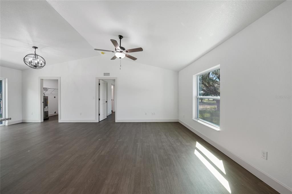 合同活跃: $315,000 (3 贝兹, 2 浴室, 1388 平方英尺)