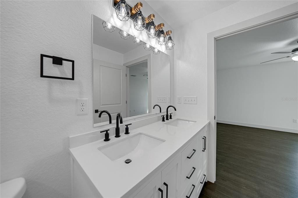 合同活跃: $315,000 (3 贝兹, 2 浴室, 1388 平方英尺)