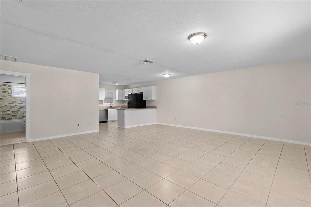 For Sale: $205,900 (2 beds, 2 baths, 1184 Square Feet)