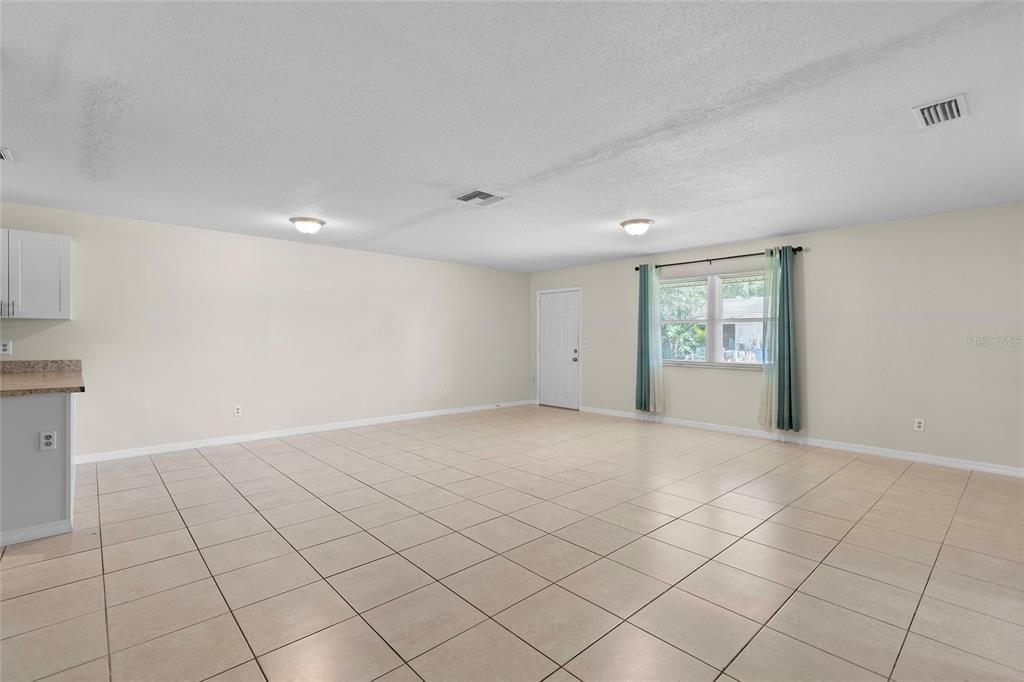 For Sale: $205,900 (2 beds, 2 baths, 1184 Square Feet)