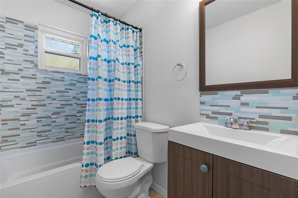 For Sale: $205,900 (2 beds, 2 baths, 1184 Square Feet)