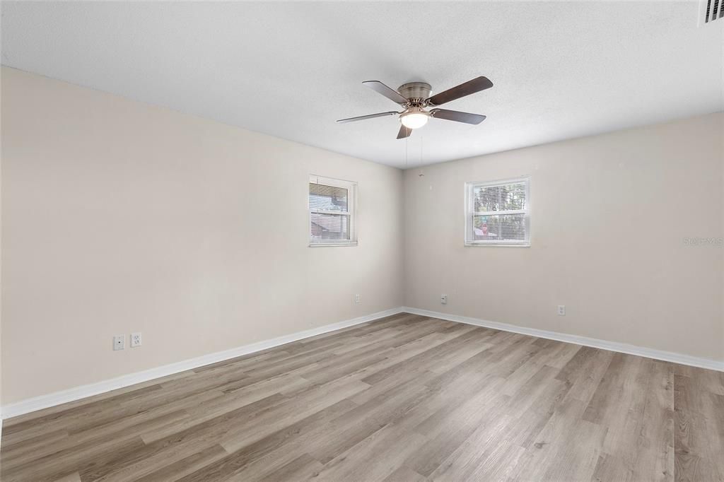 For Sale: $205,900 (2 beds, 2 baths, 1184 Square Feet)