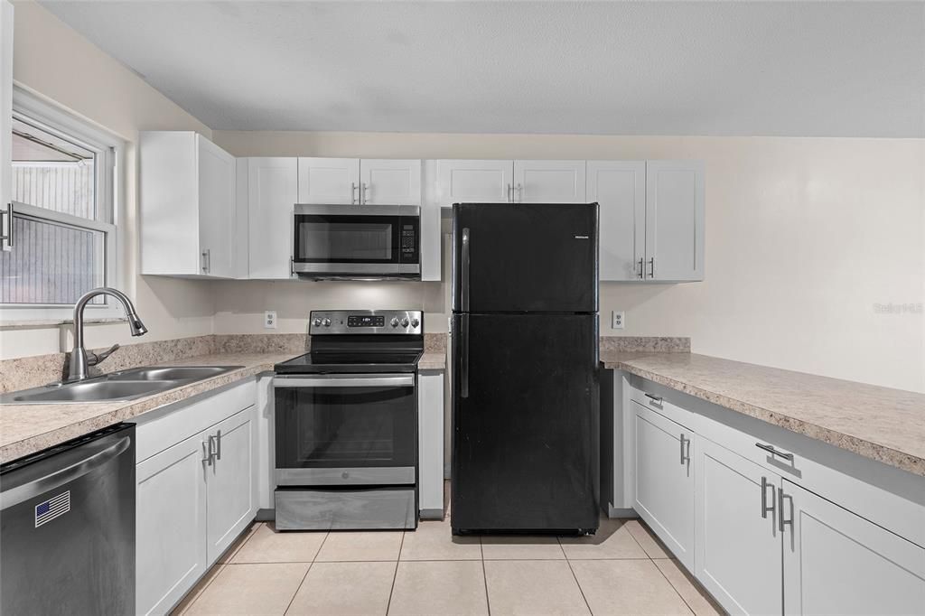 For Sale: $205,900 (2 beds, 2 baths, 1184 Square Feet)