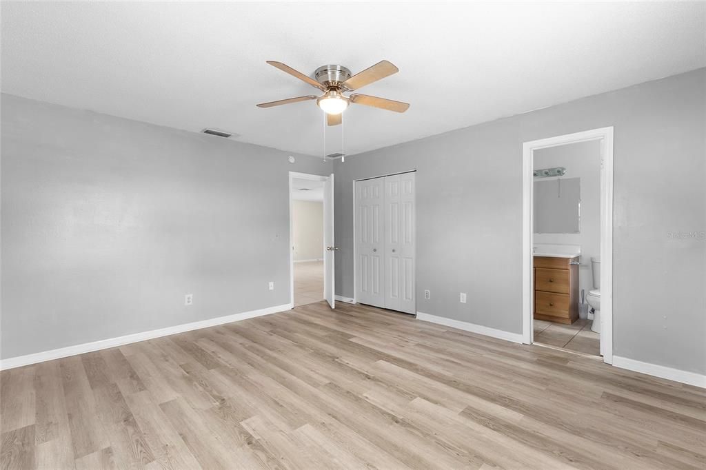 For Sale: $205,900 (2 beds, 2 baths, 1184 Square Feet)