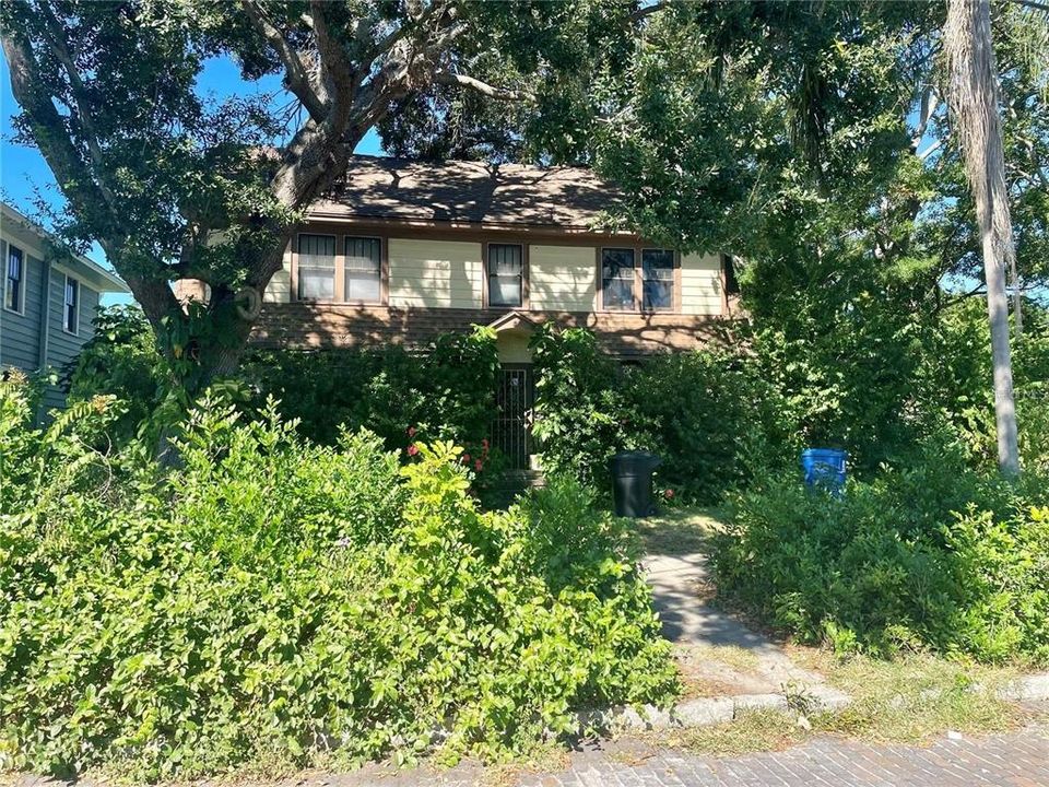 Recently Sold: $600,000 (4 beds, 2 baths, 2016 Square Feet)