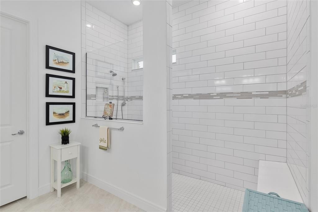 На продажу: $499,900 (2 спален, 2 ванн, 2110 Квадратных фут)