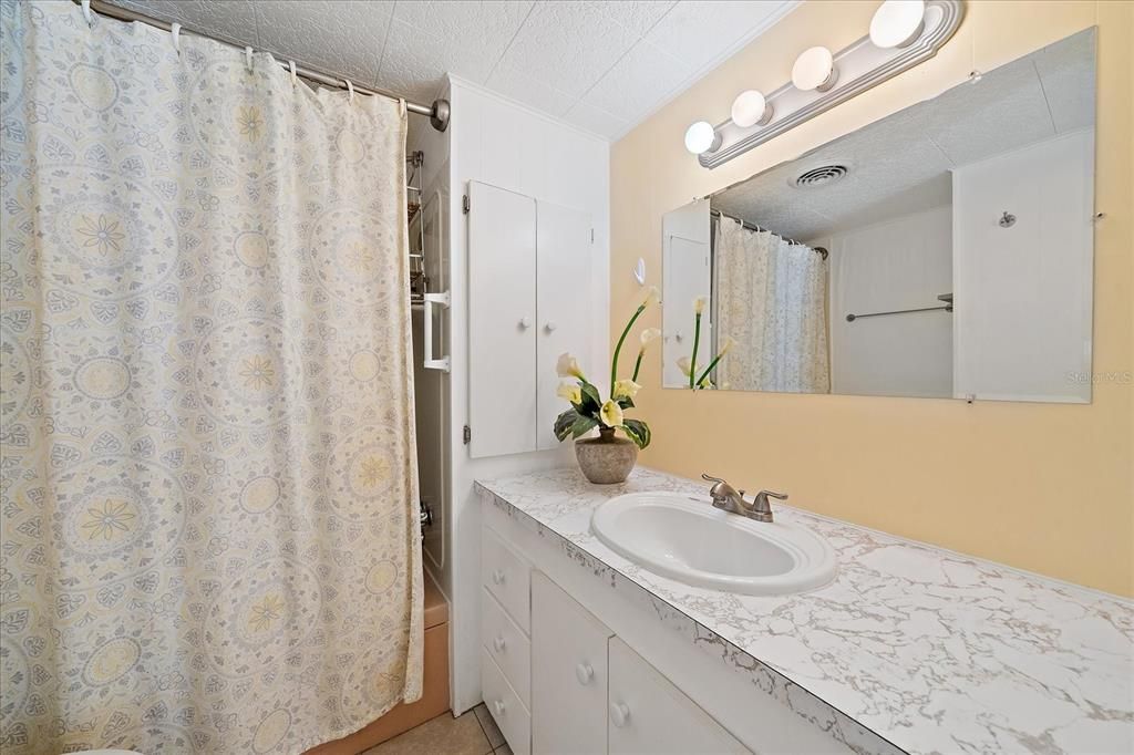 For Sale: $95,000 (1 beds, 1 baths, 552 Square Feet)