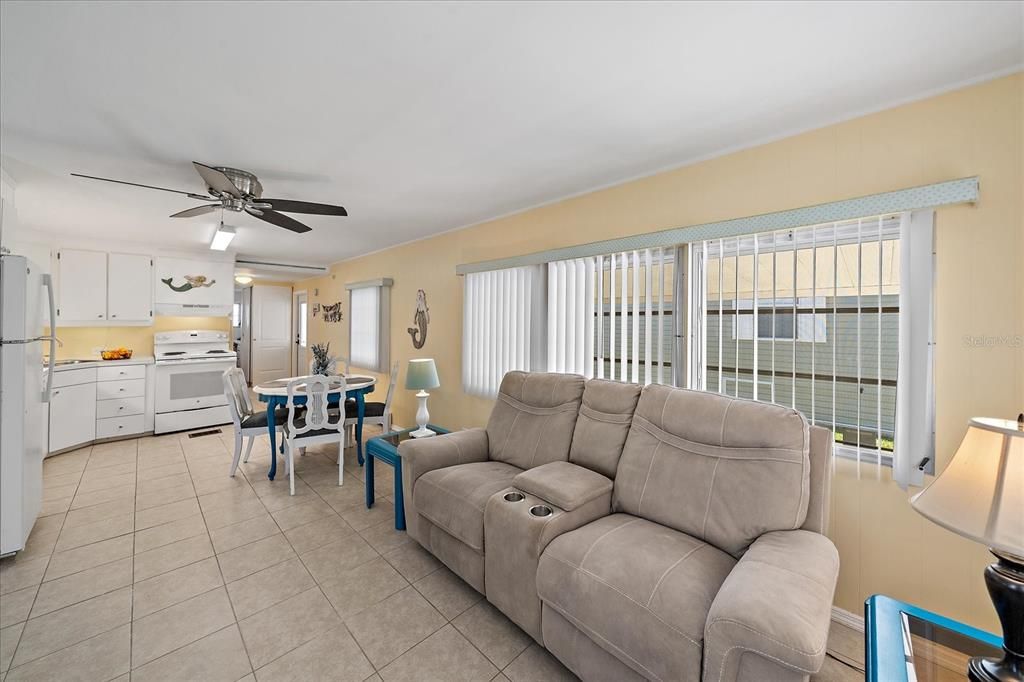 For Sale: $95,000 (1 beds, 1 baths, 552 Square Feet)