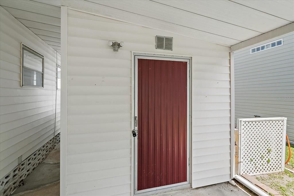 For Sale: $95,000 (1 beds, 1 baths, 552 Square Feet)