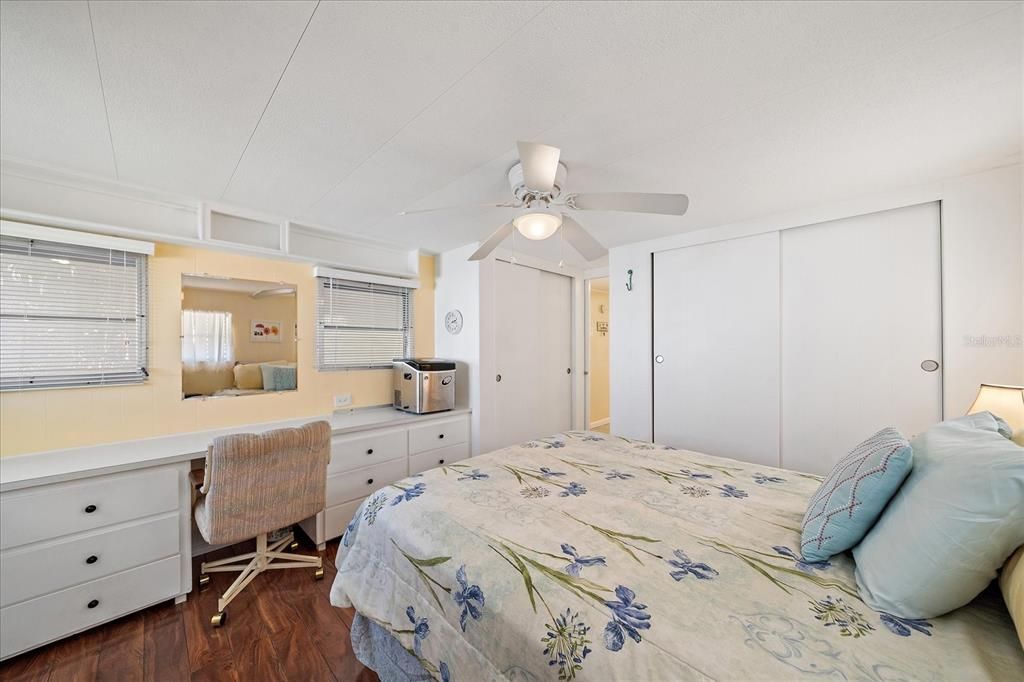 For Sale: $95,000 (1 beds, 1 baths, 552 Square Feet)