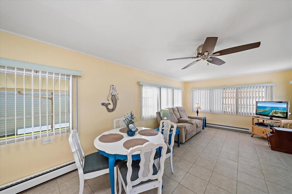 For Sale: $95,000 (1 beds, 1 baths, 552 Square Feet)