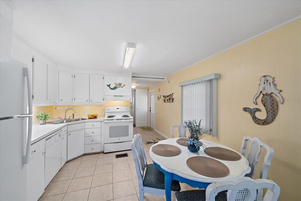 For Sale: $95,000 (1 beds, 1 baths, 552 Square Feet)