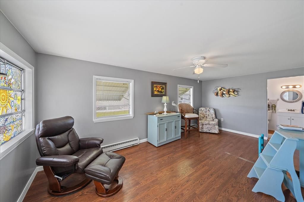 For Sale: $95,000 (1 beds, 1 baths, 552 Square Feet)