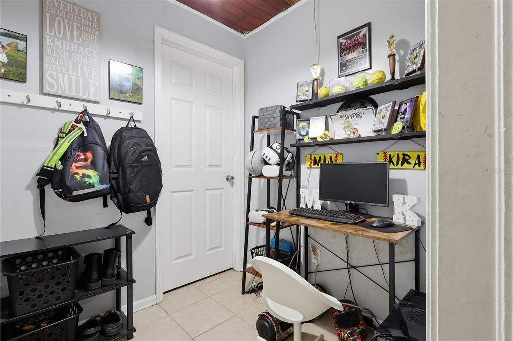 合同活跃: $239,900 (3 贝兹, 2 浴室, 1427 平方英尺)