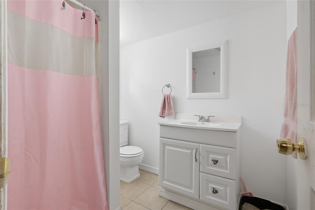 合同活跃: $239,900 (3 贝兹, 2 浴室, 1427 平方英尺)