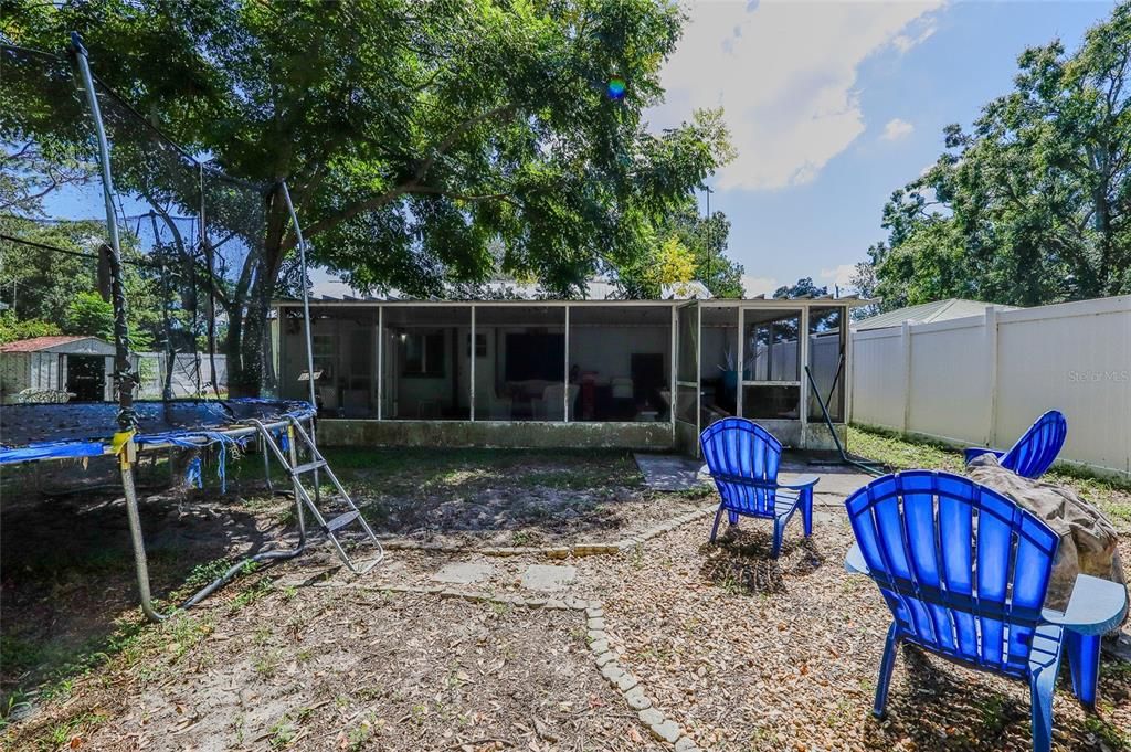 合同活跃: $239,900 (3 贝兹, 2 浴室, 1427 平方英尺)