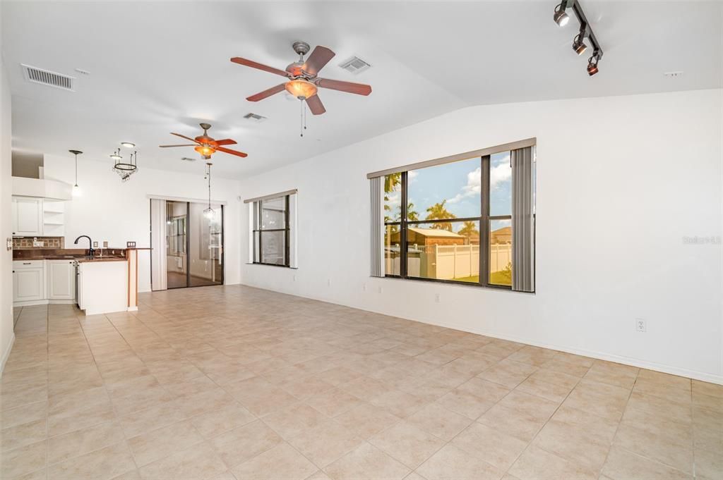 На продажу: $415,000 (3 спален, 2 ванн, 2640 Квадратных фут)