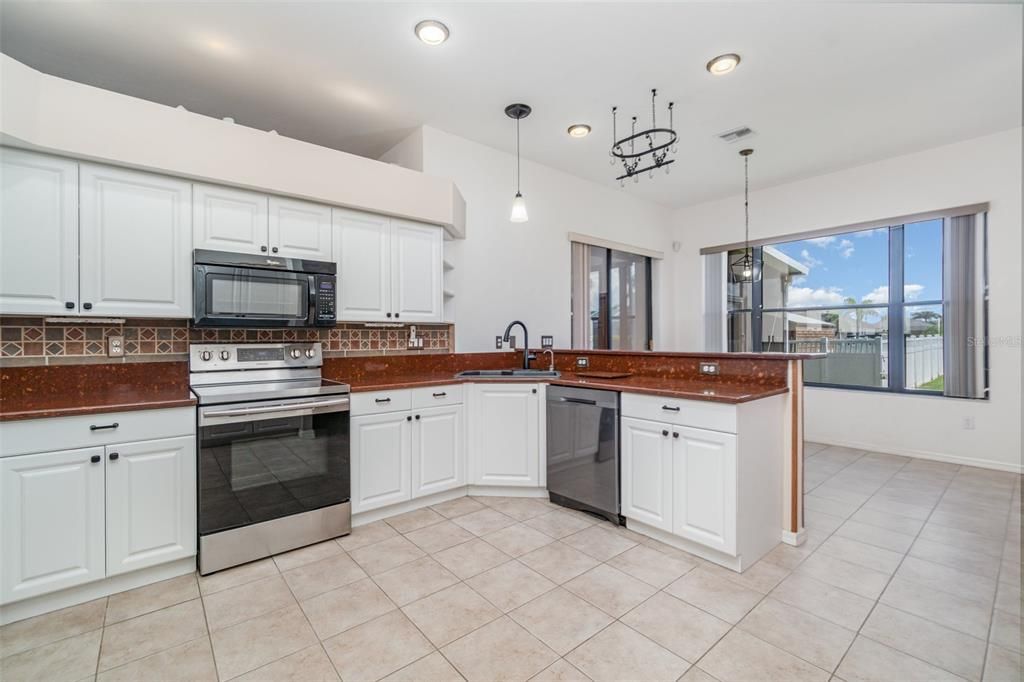 На продажу: $415,000 (3 спален, 2 ванн, 2640 Квадратных фут)