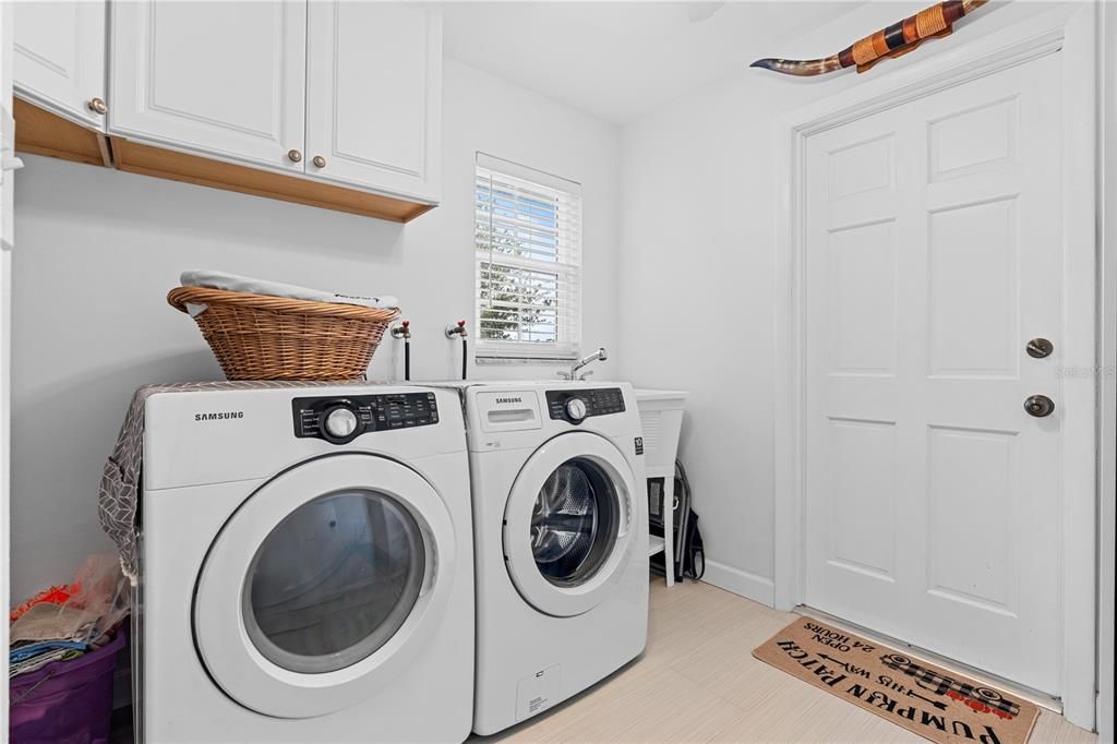 Active With Contract: $645,000 (3 beds, 2 baths, 1749 Square Feet)